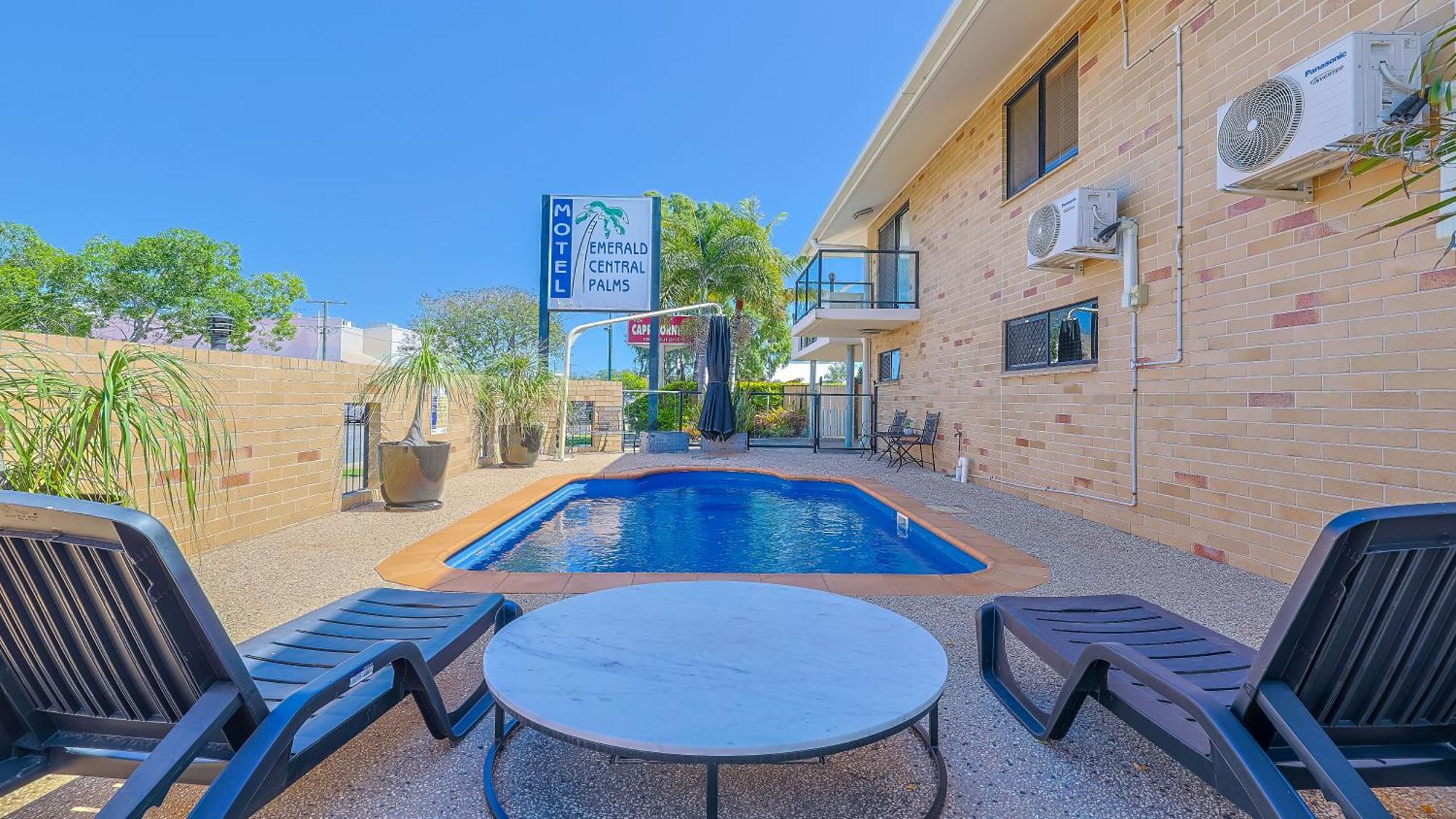 Emerald Central Palms Motel Екстер'єр фото
