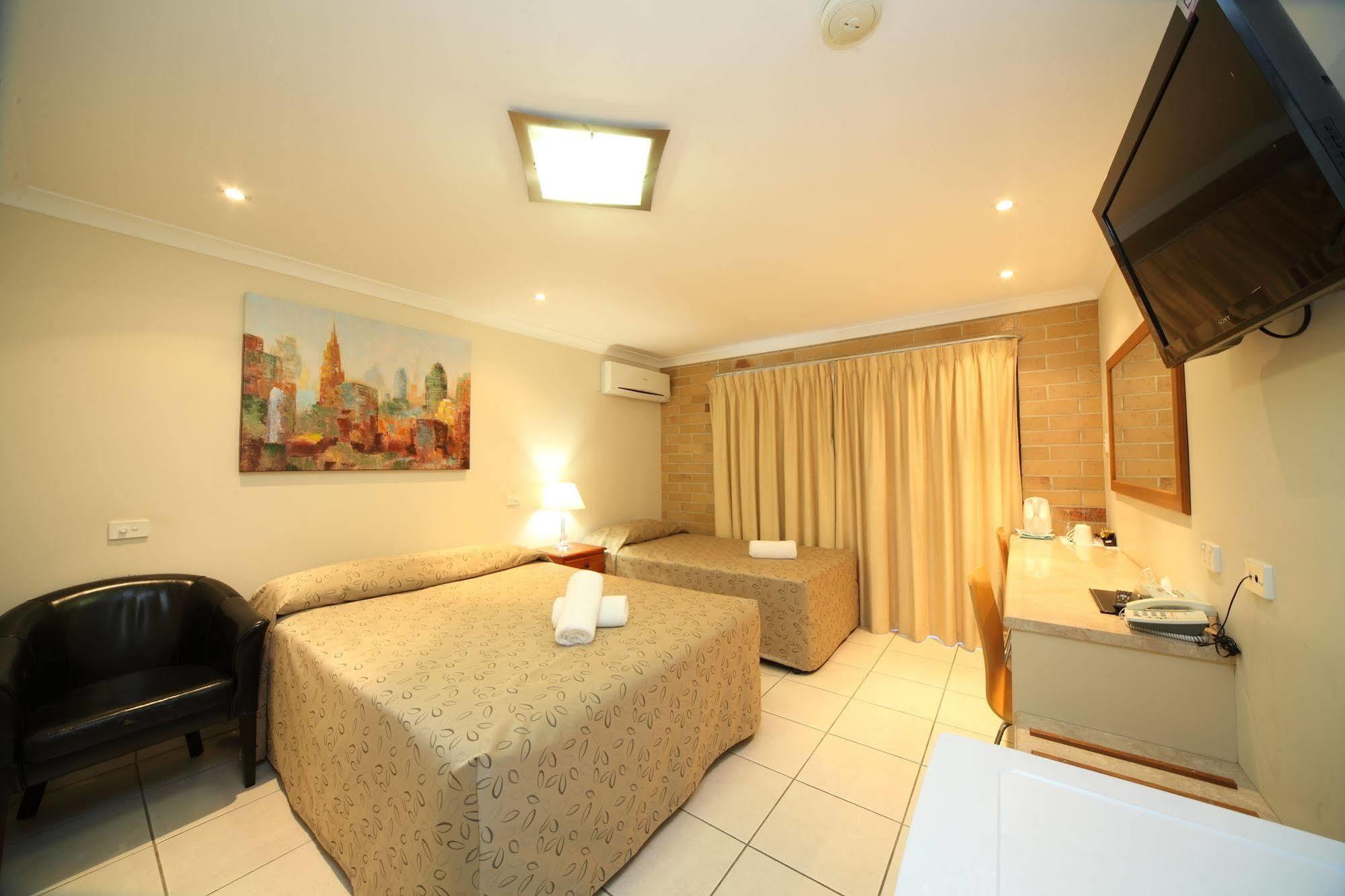 Emerald Central Palms Motel Екстер'єр фото