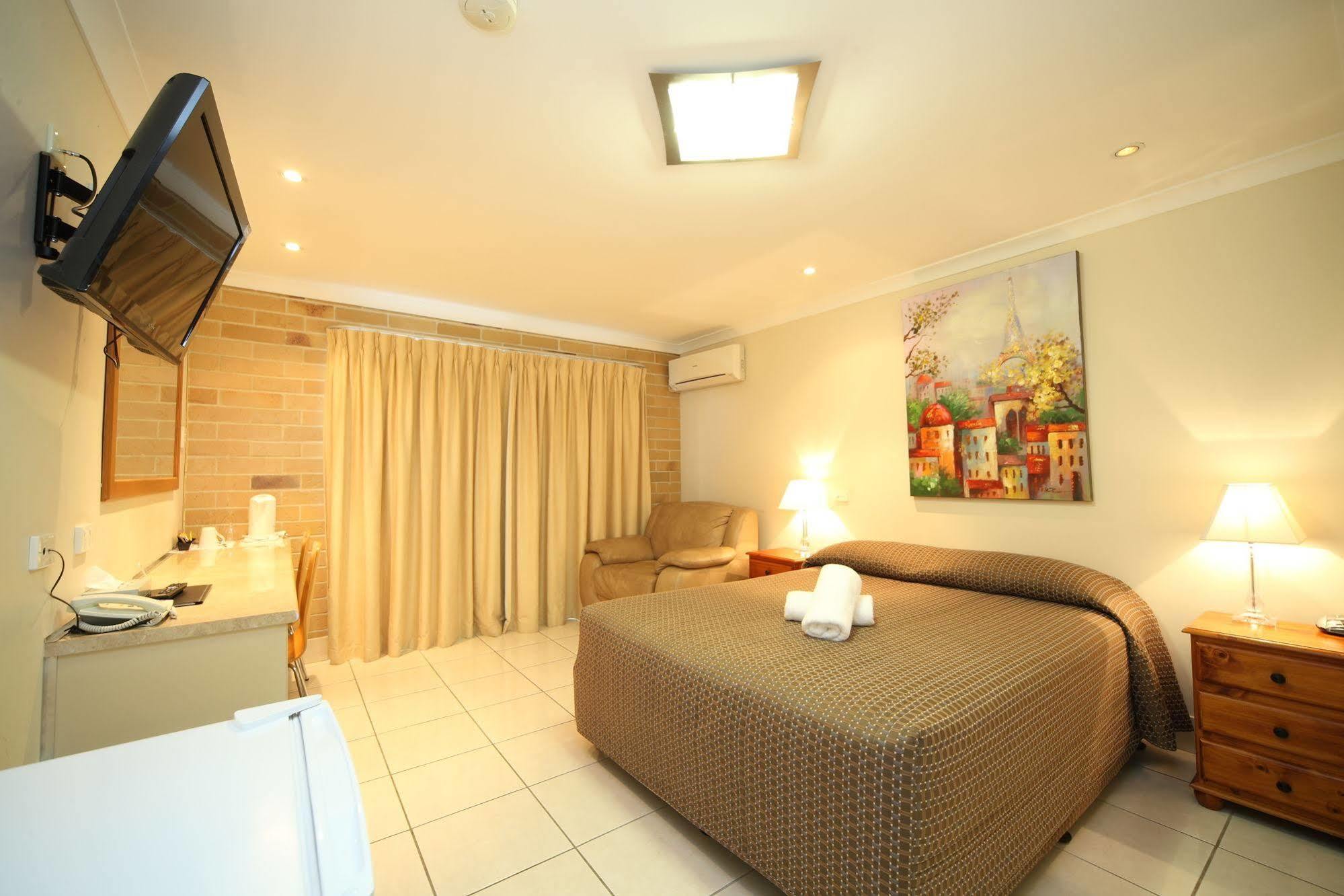 Emerald Central Palms Motel Екстер'єр фото